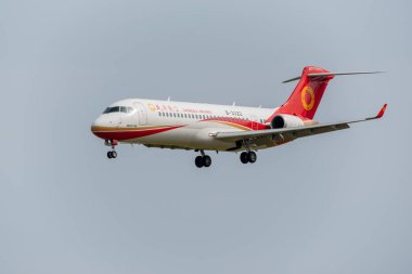 Chengdu havayolları Coma Arj21-700 gökyüzüne karşı ticari uçak