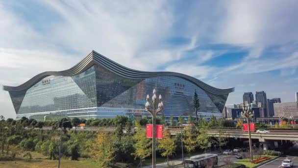 Timelapse ruchomych chmur nad Global Center - Chengdu — Wideo stockowe