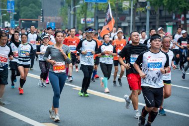 Chengdu maratonunda genç sporcular