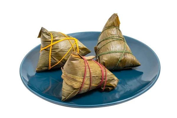 Tři ZhongZi - tradiční čínské rýžové pokrmy v bambusových listech — Stock fotografie
