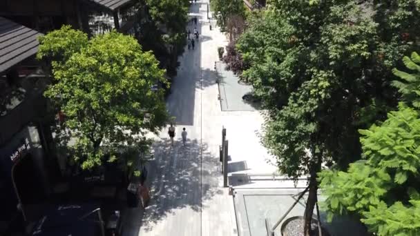 Εμπορική περιοχή Taikooli και ουρανοξύστες μια ηλιόλουστη μέρα στο Chengdu — Αρχείο Βίντεο