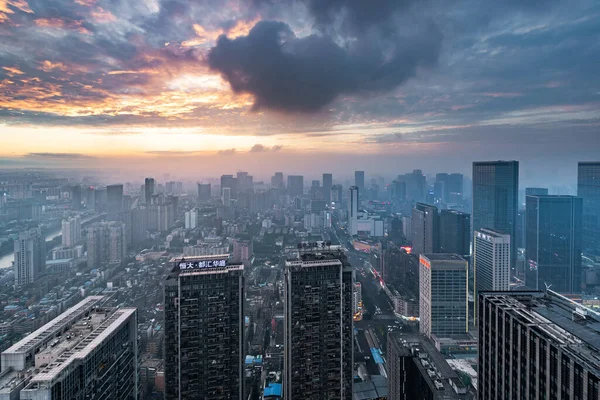 Chengdu panorama miasta z chmurami na niebie — Zdjęcie stockowe