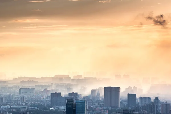 Chengdu panorama panorama panorama z chmurami na miasto — Zdjęcie stockowe