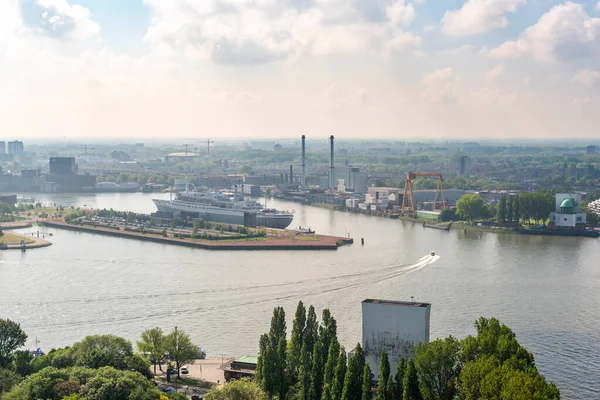 SS Rotterdam výletní loď v rotterdamském přístavu letecký pohled za denního světla — Stock fotografie