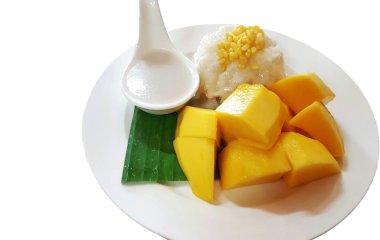 Beyaz bir plaka üzerinde Mango yapışkan pirinç, seçici odak