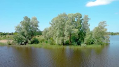 Göl ve Yeşil Ağaçlar Hava