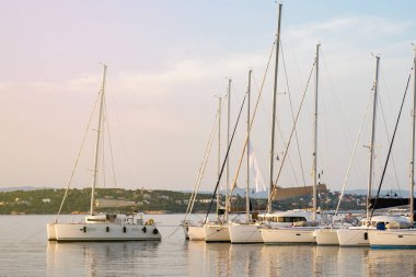 Yelkenli Yatlar Harbor. Yaşam biçimi, seyahat kavramı.
