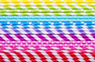 Arkaplan için renkli içecek pipetleri