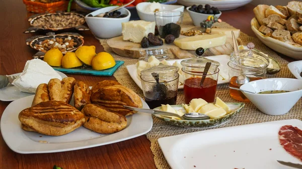 Türk geleneksel kahvaltı masasında