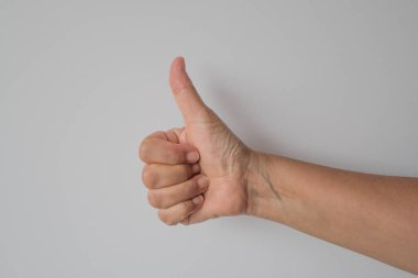 el başparmak yukarıya ile