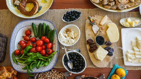 Türk geleneksel kahvaltı masasında