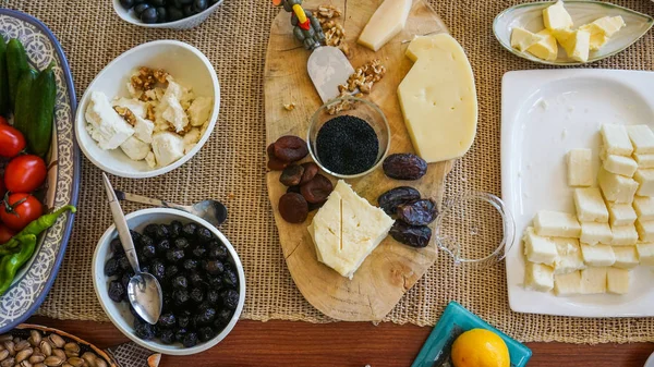 Türk geleneksel kahvaltı masasında