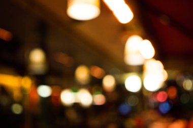 Koyu arka plan cam bulanık