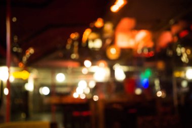 Koyu arka plan cam bulanık