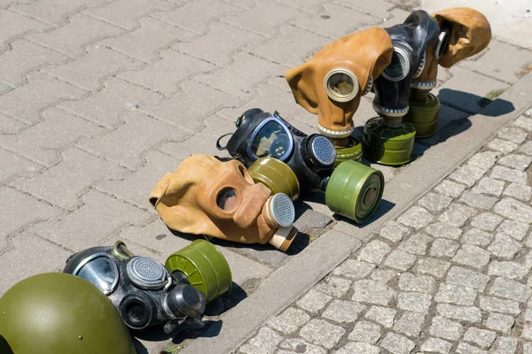 Kinci Dünya Savaşı Nın Gaz Maskeleri Turistler Için Sokaklarda Sergilendi — Stok fotoğraf