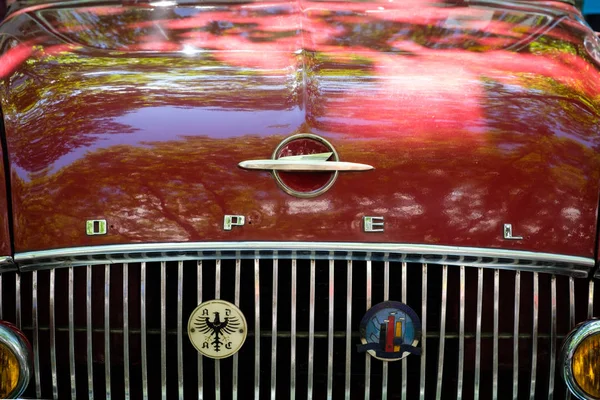 Berlin Deutschland Juni 2018 Designdetail Motorhaube Und Opel Logo Nahaufnahme — Stockfoto