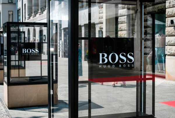 Berlim Alemanha Junho 2018 Logotipo Marca Hugo Boss Fachada Exterior — Fotografia de Stock