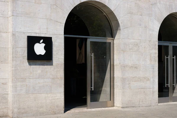 Berlin Germany June 2018 Entrance Logo Brand Emblem Apple Apple — Stock Photo, Image