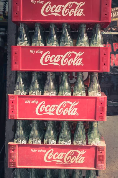 Saigon Vietnam Januari 2014 Gestapelde Coca Cola Box Lege Flessen — Stockfoto
