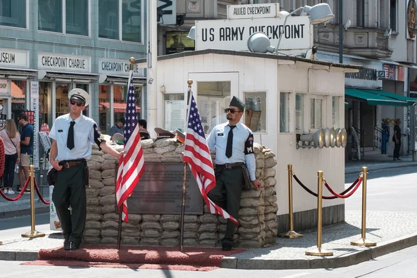 Berlin Allemagne Juin 2018 Checkpoint Charlie Ancien Poste Contrôle Frontalier — Photo