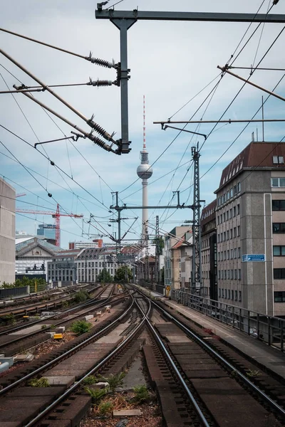 Βερολίνο Γερμανία Ιουνίου 2018 Σιδηροδρομικές Συγκοινωνίες Σιδηρόδρομο Bahn Κοντά Πύργος — Φωτογραφία Αρχείου