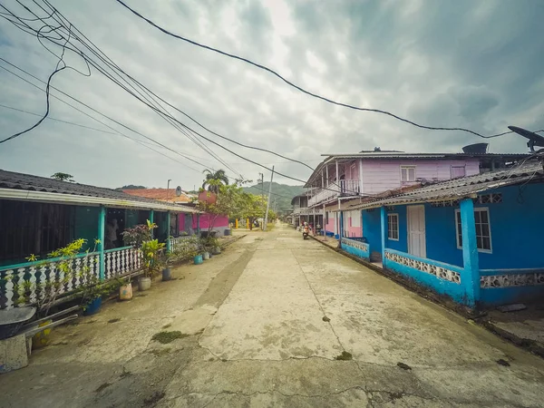 Rua Aldeia Rural Com Casas Coloridas Madeira Panamá — Fotografia de Stock