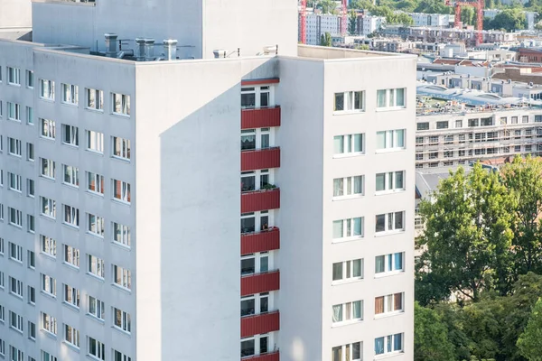 背の高いアパート建築 住宅集合住宅 — ストック写真