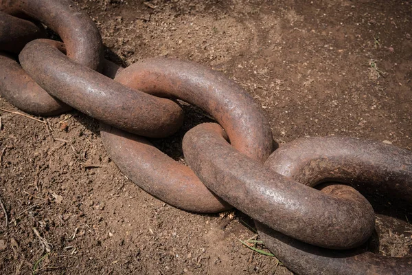 Große Rostige Kette Boden Nahaufnahme Ankerkette — Stockfoto