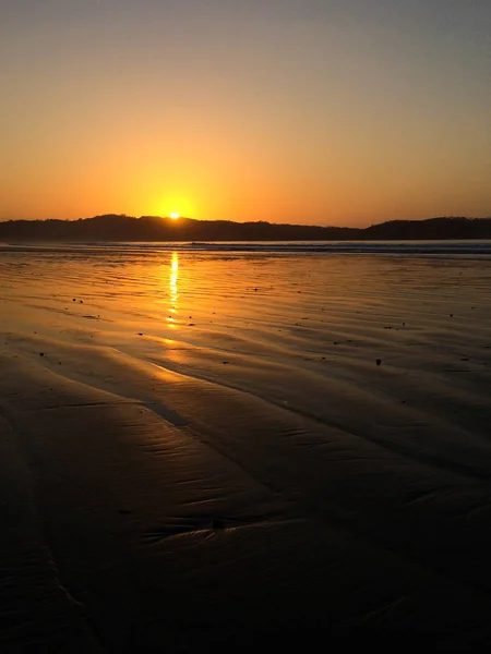 Belo Céu Pôr Sol Praia Sol Noite Sobre Oceano — Fotografia de Stock