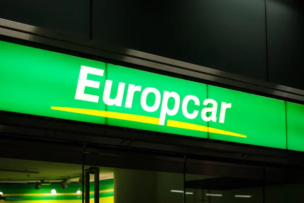 Europcar-Logo auf der Ladenfront. Sixt ist ein Autovermieter — Stockfoto