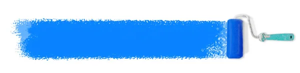 Ρολό μπογιάς με μπλε χρώμα σε ελεγκτή λευκού - — Φωτογραφία Αρχείου