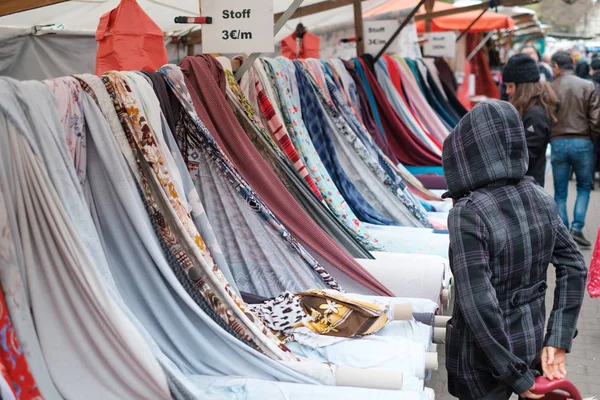 Multicolored rolls of fabrics and textiles on the market. Sale — Stock Photo, Image