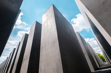 Öldürülen Yahudilerin Anıtı nam-ı diğer Holokost anıtı 