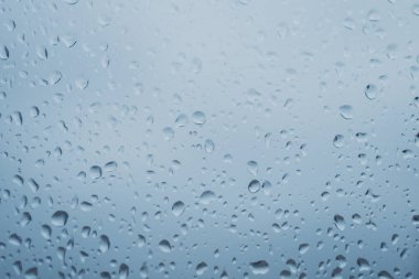 pencerede su damlaları - cam damlacıkları  -