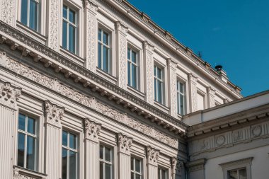 Berlin'de güzel tarihi bina cephe dekorasyonu, Alman