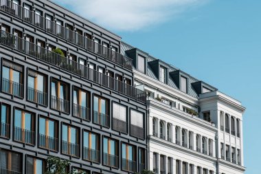 Modern apartman cephesi, gayrimenkul dışı.