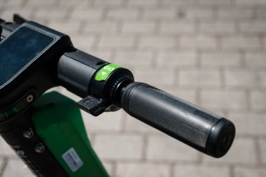 Sürüş paylaşımının elektrikli scooter, escooter veya e-scooter 'ı
