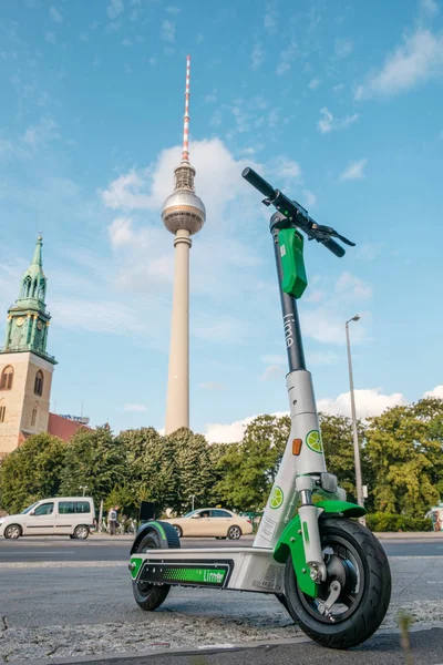 Ηλεκτρικό σκούτερ E, escooter ή e-scooter της βόλτα μοιράζονται γ — Φωτογραφία Αρχείου