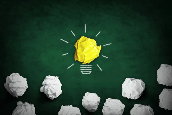 Glödlampa - ny idé, kreativitet och inspiration koncept — Stockfoto