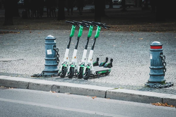 Ηλεκτρικό σκούτερ E, escooter ή e-scooter της βόλτα μοιράζονται γ — Φωτογραφία Αρχείου