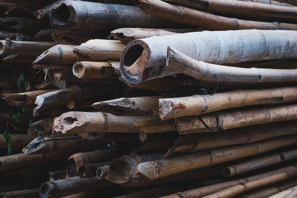 Bamboo Κοντινοί Πόλοι Που Χρησιμοποιούνται Για Σκαλωσιές Στο Εργοτάξιο — Φωτογραφία Αρχείου