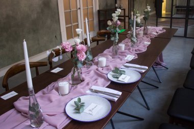 Çok güzel uzun düğün tablo. Düğün dekorasyon konsepti