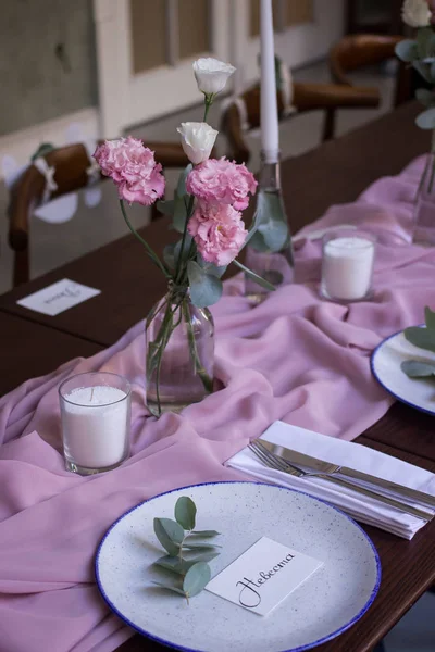 为活动聚会或婚宴而设的餐桌 — 图库照片