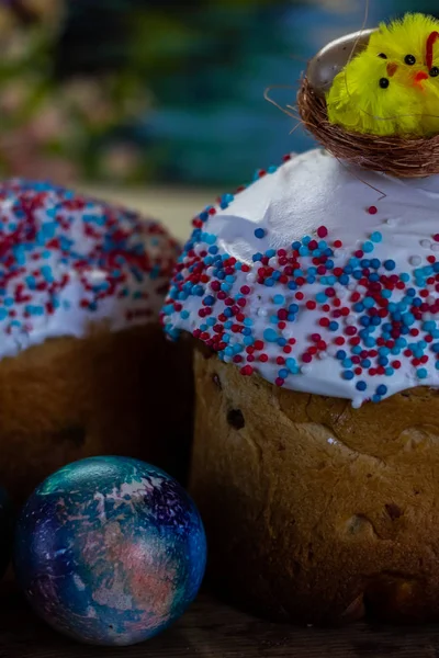 Mesa Páscoa Com Bolos Páscoa Ovos Galinhas — Fotografia de Stock