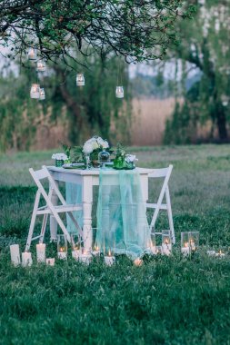 süslü masa rustik ikiye açık görev yaptı. Romantik Tarih, Tablo ayarı.