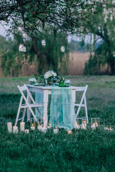 Romantic wedding breakfast outdoor sunlight lifestyle food rustic — Stock Photo, Image