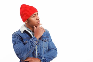 Beyaz arka planda siyah adam dalgın