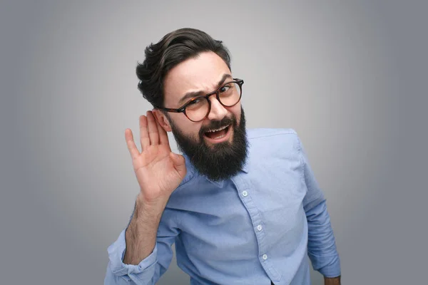 Homem surdo gesticulando expressivamente — Fotografia de Stock