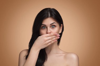 Oynak model el ağzıyla kapsayan