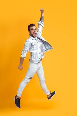 Parlak hipster kadar atlama 